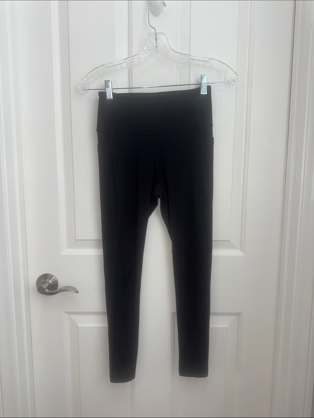 Victoria's Secret 0n Point Flow Black Capri Leggings - Women’s Size 4